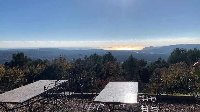 Vue panoramique sur la Baie de Cannes depuis Grasse
